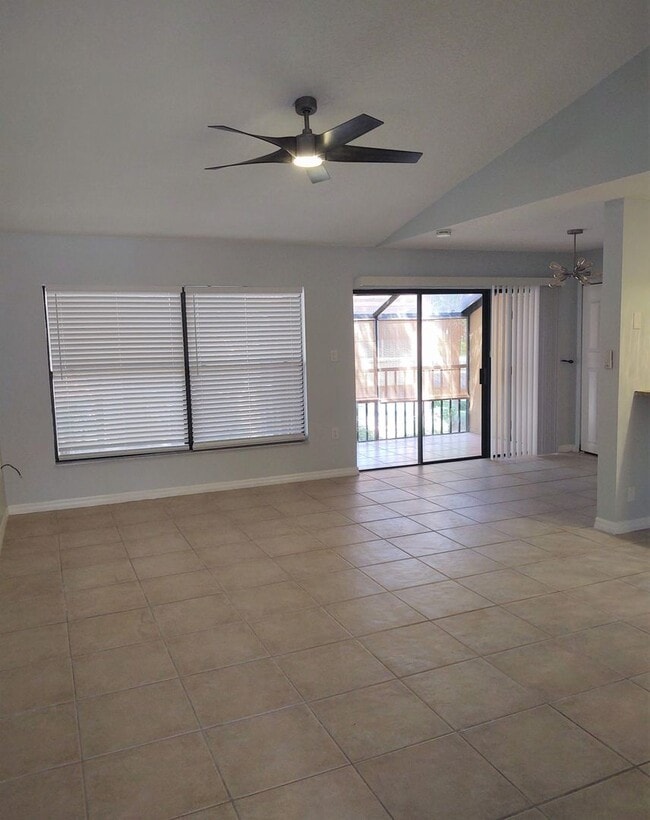 Building Photo - Lovely Condo for rent