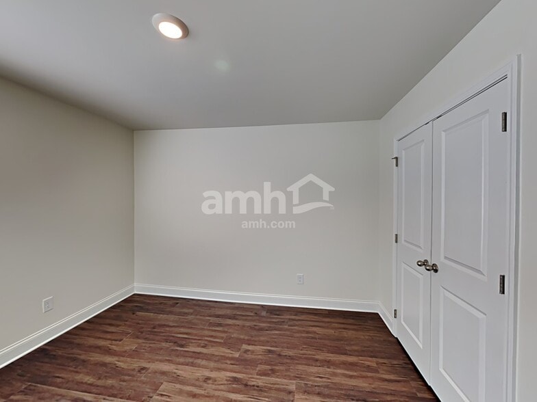 Building Photo - 455 Summit View Ct