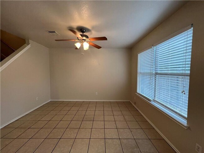 Building Photo - 1033 Christopher Ave