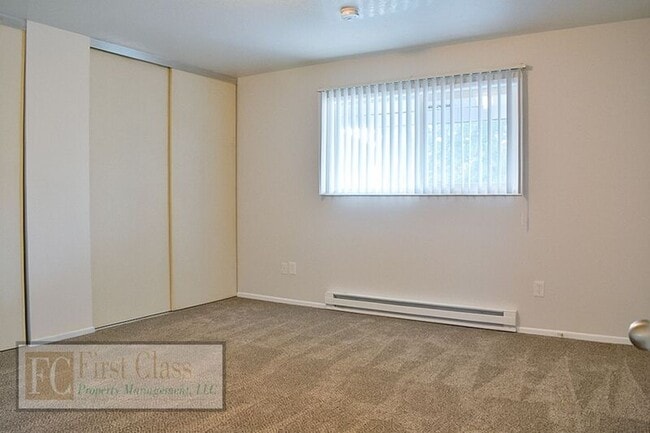 Building Photo - 2725 Maywood Dr