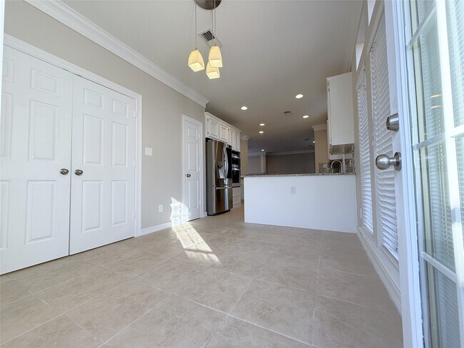 Building Photo - 1963 Peden St