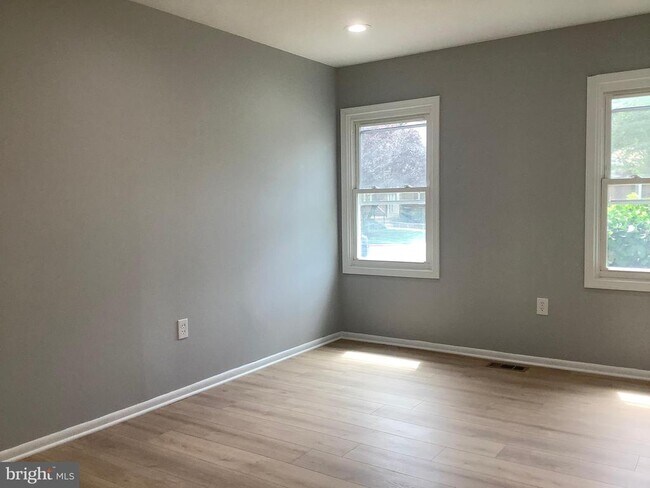 Building Photo - 15114 Laurel Oaks Ln