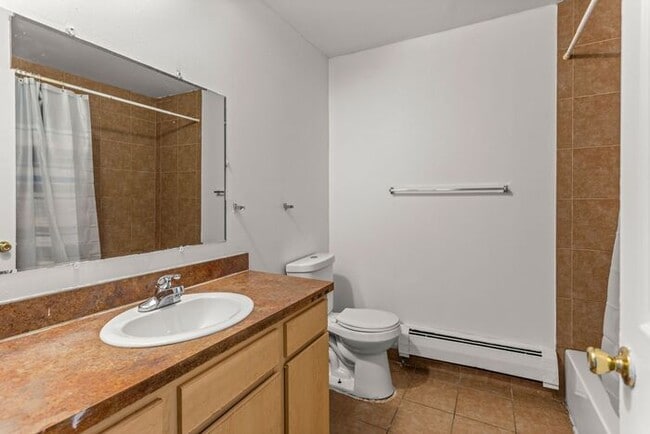 Building Photo - Beautiful 3 bedroom with updates galore- HEAT, Water and Sewer included !