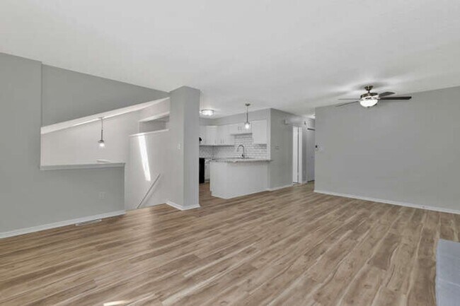 Building Photo - 2025-2027 N. Rosewood Ct.