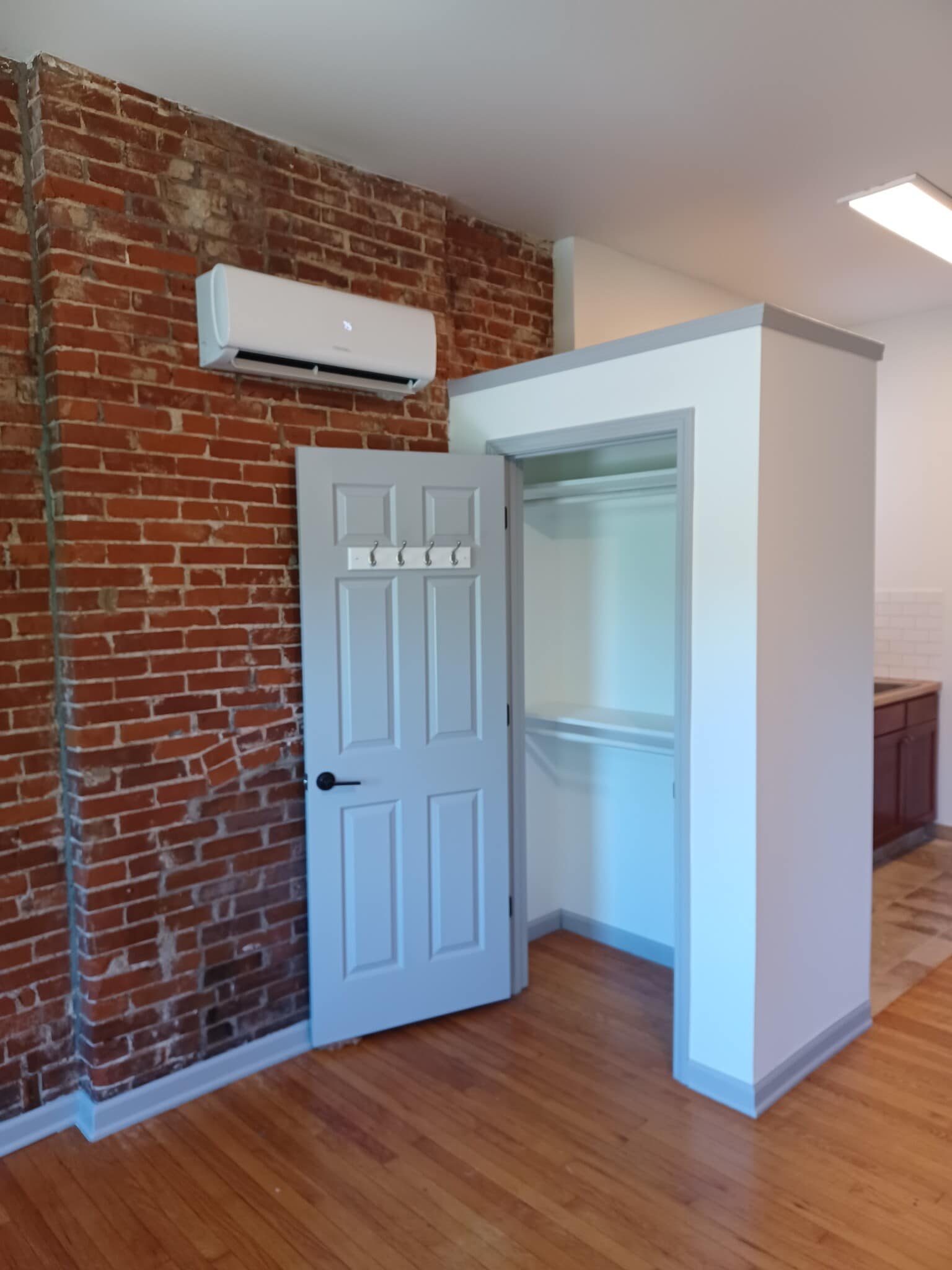 Clothing Closet - 4380 Chouteau Ave