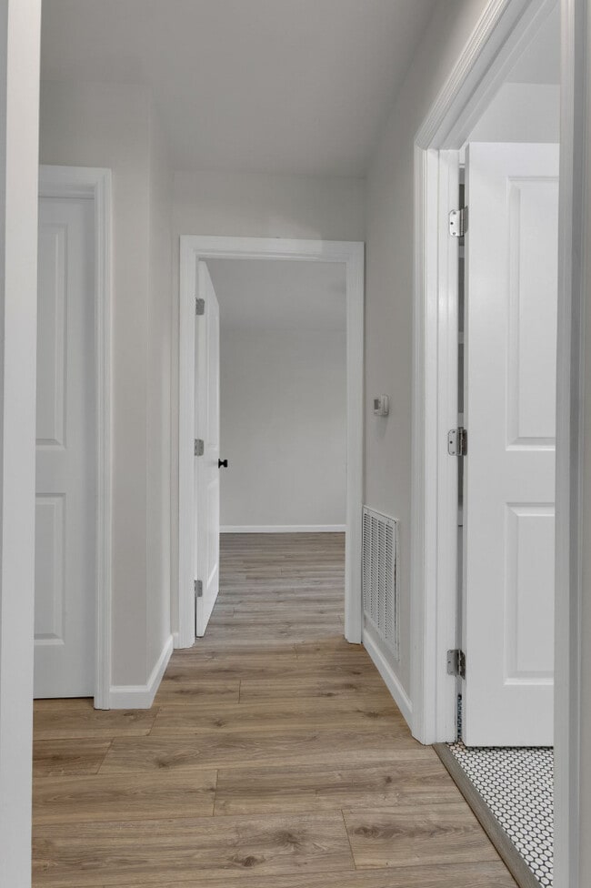 Building Photo - Renovated Duplex in Prime Walkable 12 South Location!