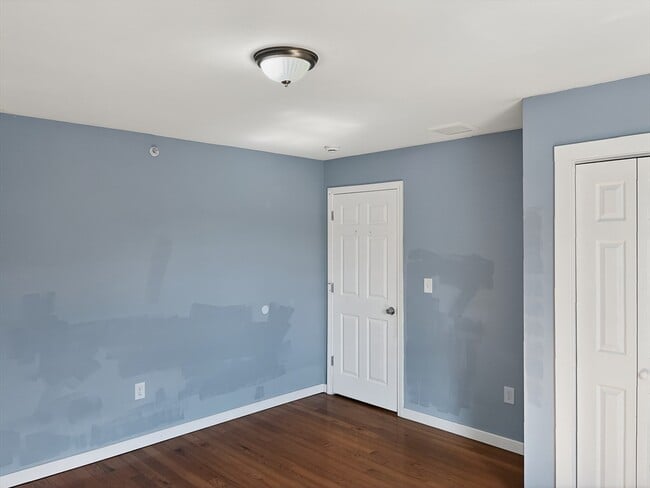 Building Photo - 247 Pilgrim Ave