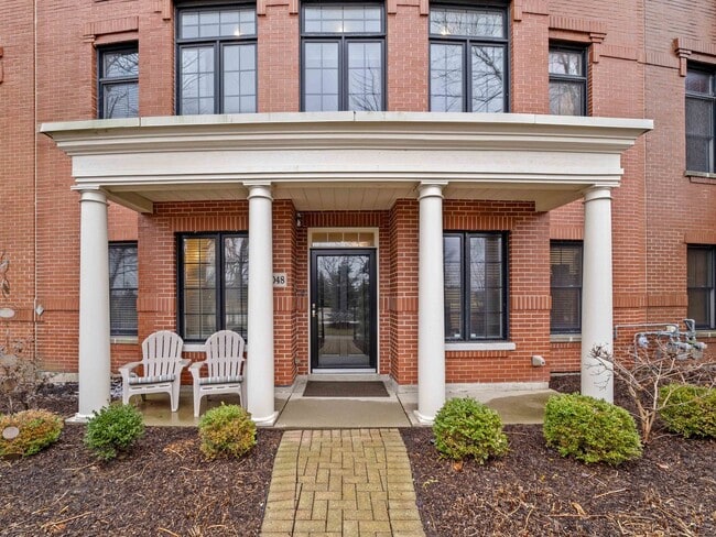 Building Photo - 2048 Valor Ct