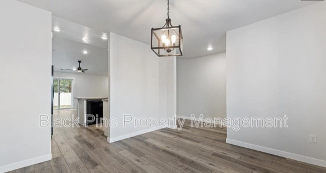 Building Photo - 3949 N Amberwood Ave