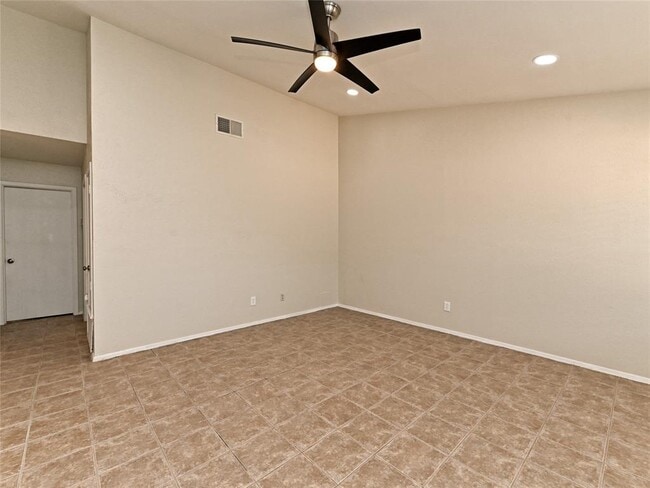 Building Photo - 1916 Gracy Farms Ln