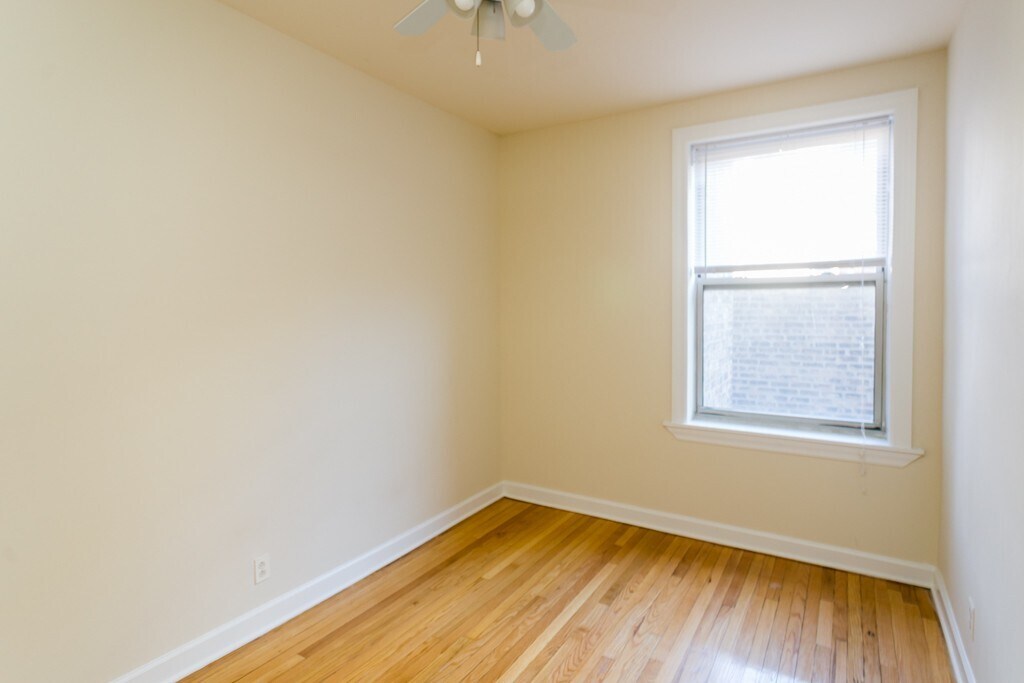 Building Photo - 559 W Aldine Ave