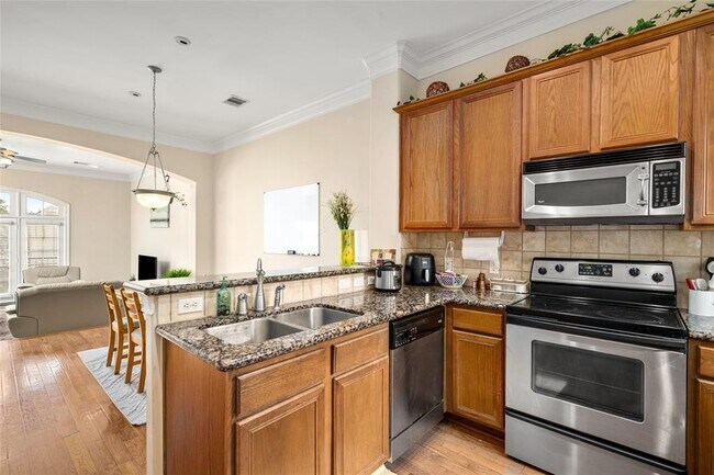 Building Photo - 9008 Bayview Cove Dr