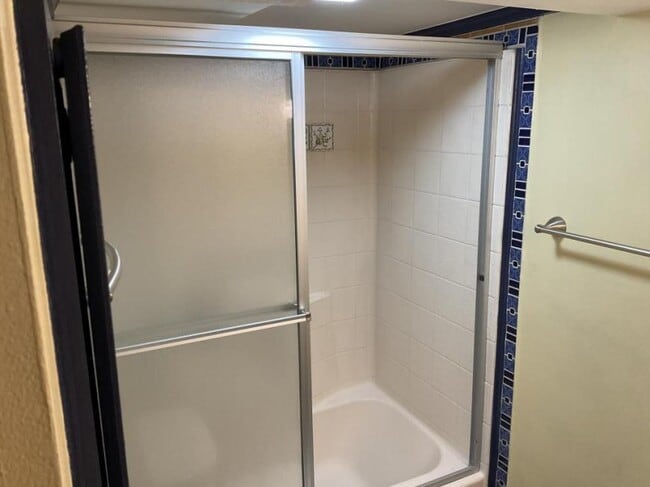 Building Photo - 2 bedroom in Seattle WA 98125