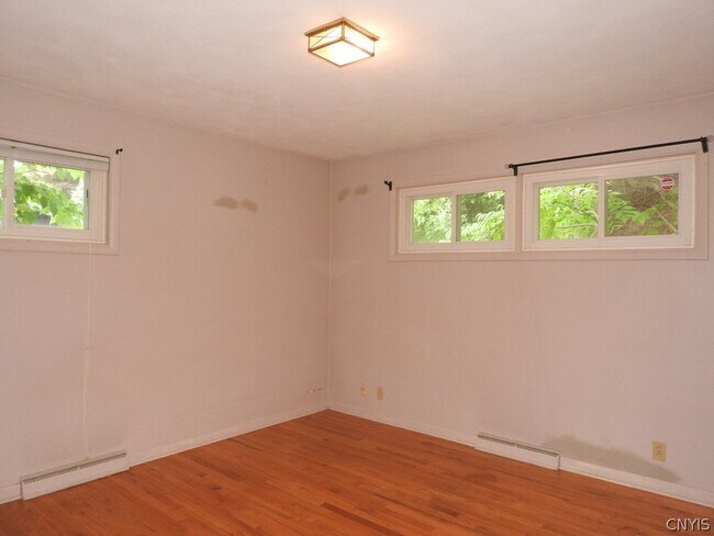 Building Photo - 504 Hillsboro Pkwy