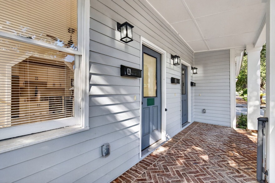 Building Photo - 221 W Duffy St