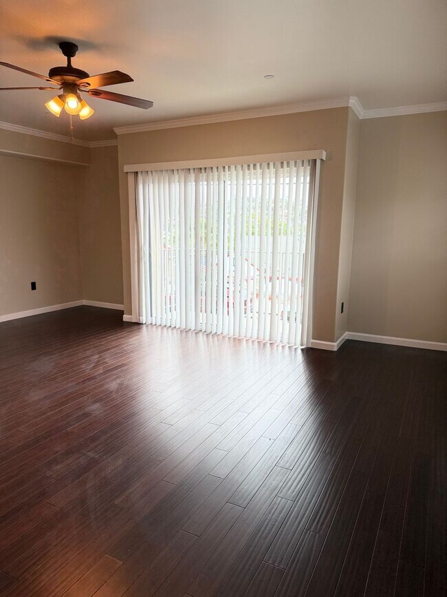 Building Photo - 4738 Hillcrest Ave