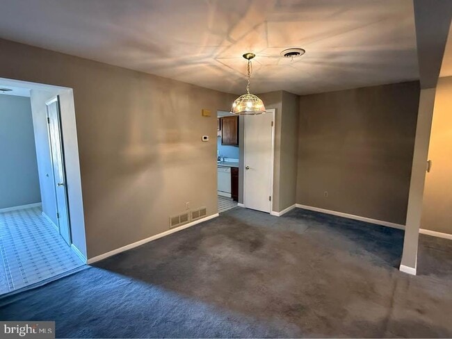 Building Photo - 1145 Pheasant Dr N