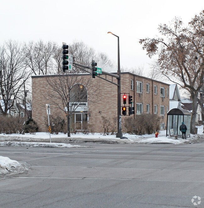 Building Photo - 180 Lexington Pky N