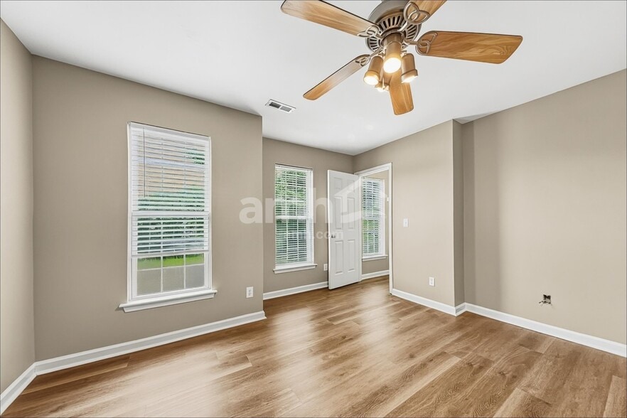 Building Photo - 86 Chesterfield Ct