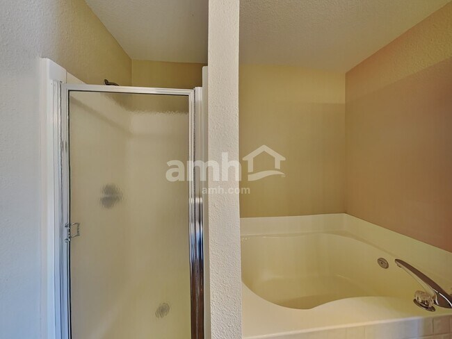 Building Photo - 10534 Aspen Dr