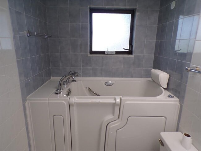 Building Photo - 2437 Greenland Ct