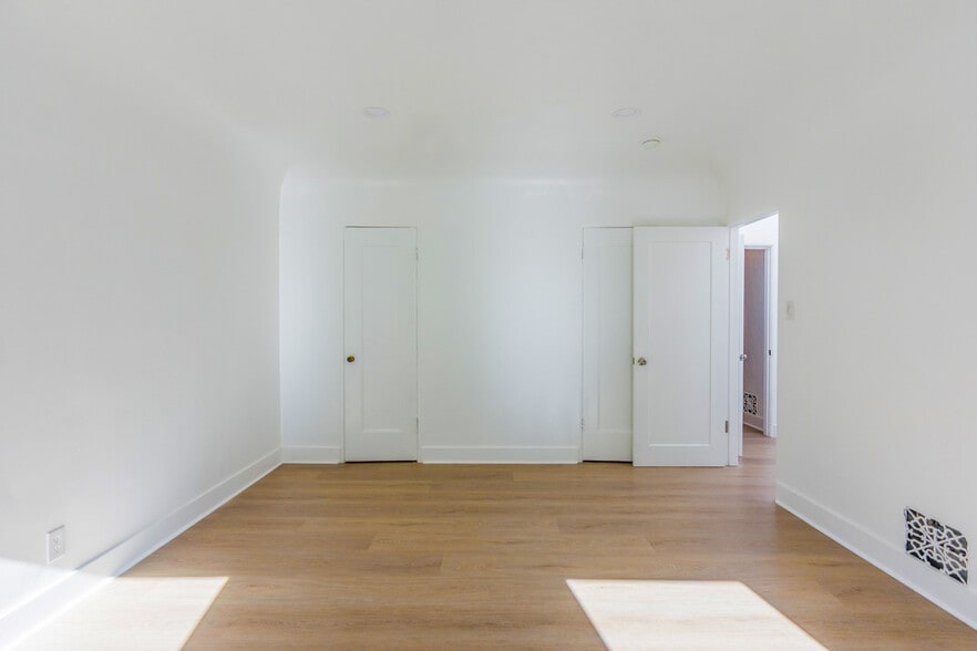 Building Photo - 128 S Harper Ave