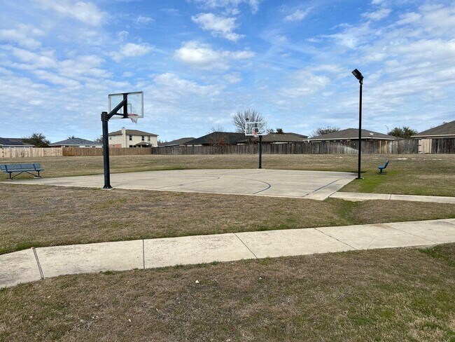 Building Photo - 921 Dexter Dr