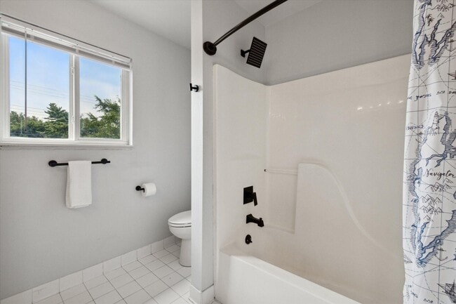 Building Photo - 578 E Mahan Ave