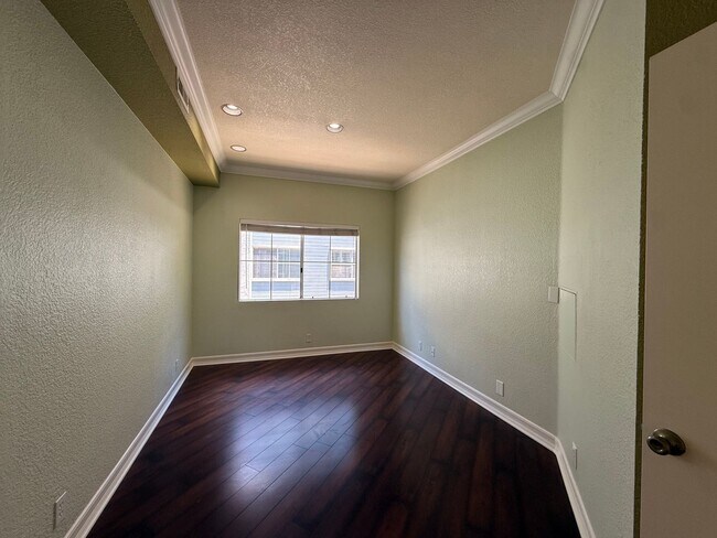 Building Photo - Bright 3BD/3BA Home in Scripps Ranch with Two Balconies, Private En-Suite Baths & Community Pool