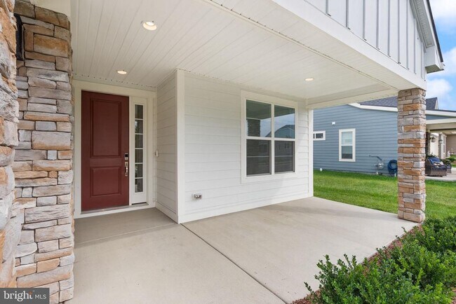 Building Photo - 121 Cowbird St