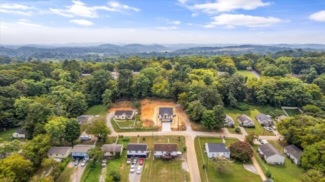 Building Photo - 3900 Lilac Ave