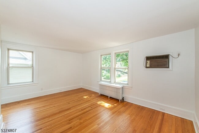 Building Photo - 92 Watchung Ave