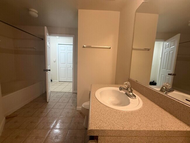 Building Photo - 2801 Chancellorsville Dr