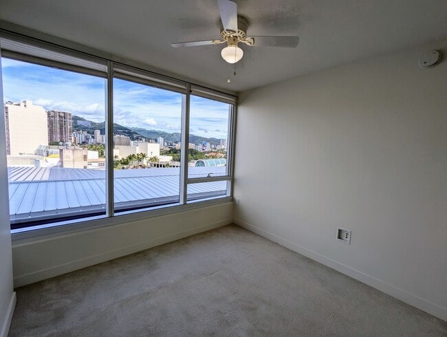 Building Photo - Symphony 2 Bed, 2 Bath, 1 Parking, Mountain views in Kakaako