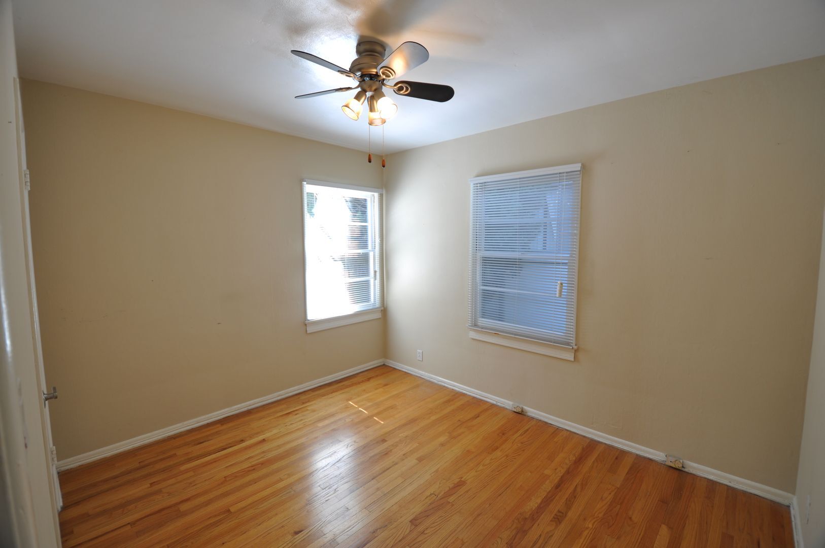 Building Photo - 14830 Dickens St