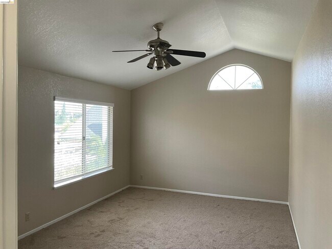 Building Photo - 1020 Bellflower St