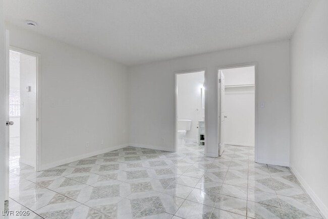 Building Photo - 808 Hedge Way