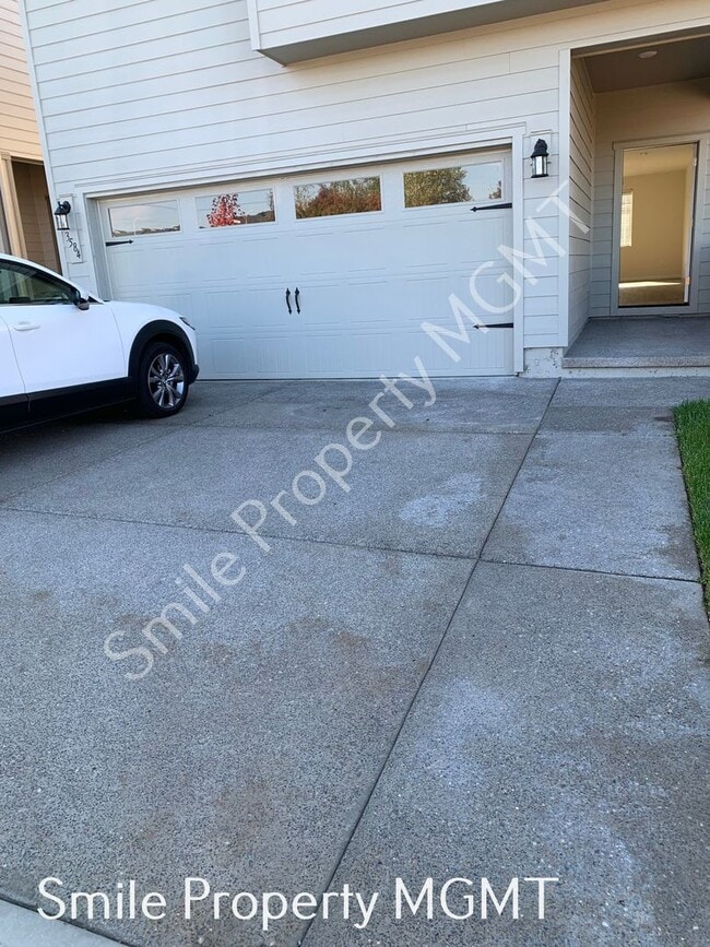 Building Photo - A nice house with 5 beds rooms and 2.5 baths.