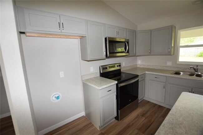 Building Photo - 21 Olive Cir