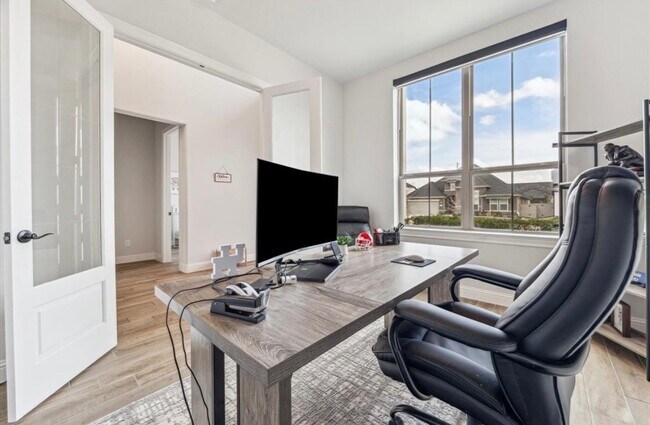 Building Photo - 2119 Parker Grove Dr