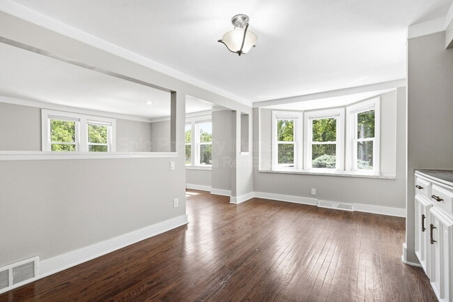 Building Photo - 3117 Coucy Ave