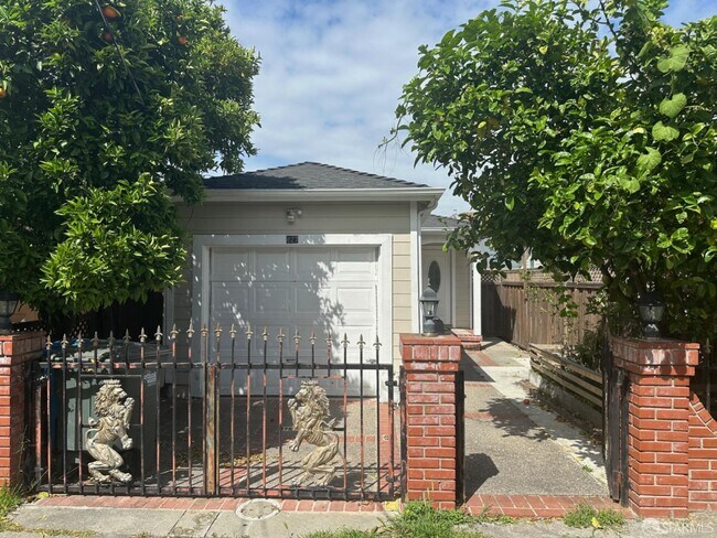 Primary Photo - 827 Stambaugh St