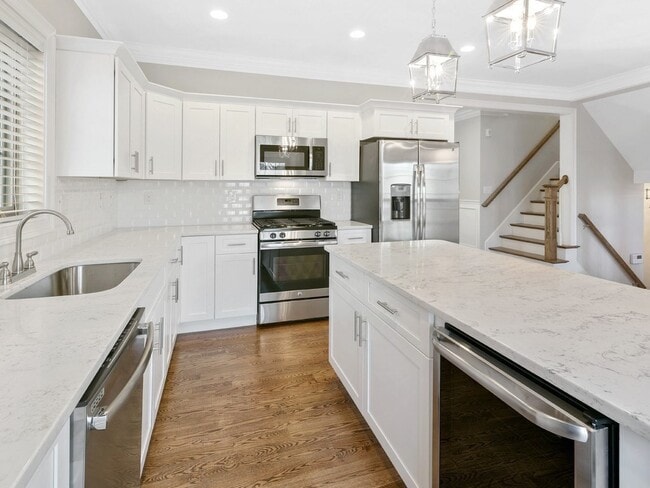 Building Photo - 35 Lambert St