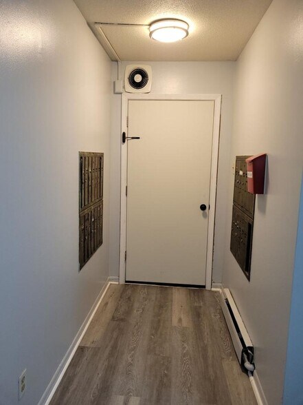 Building Photo - Douglas Oaks