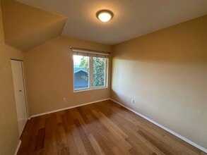 Building Photo - 1646 W 65th Pl