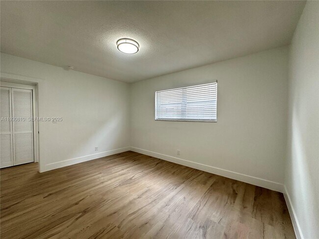 Building Photo - 2822 Van Buren St