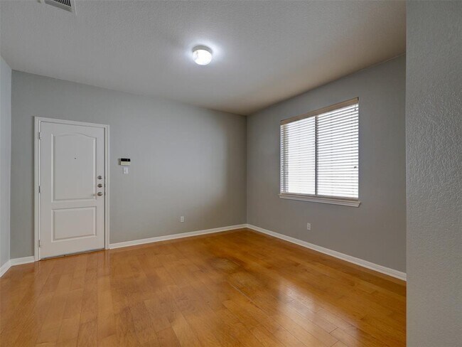 Building Photo - 1554 Homewood Cir