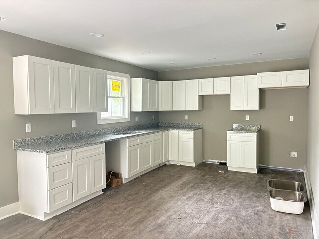 Building Photo - 1344 Park St