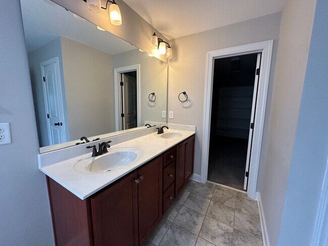 Building Photo - 4BED / 2.5BATH BEAUTIFUL HOME IN ANDERSON CREEK!