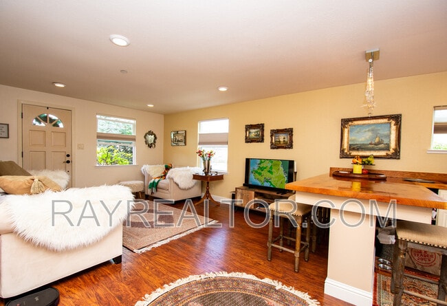 Building Photo - 40 Encina Ave